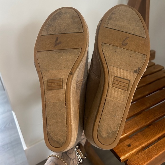 TOMS size 7.5 Desert Suede Leather Lace Up Wedge Heel Ankle Boot - Picture 7 of 7